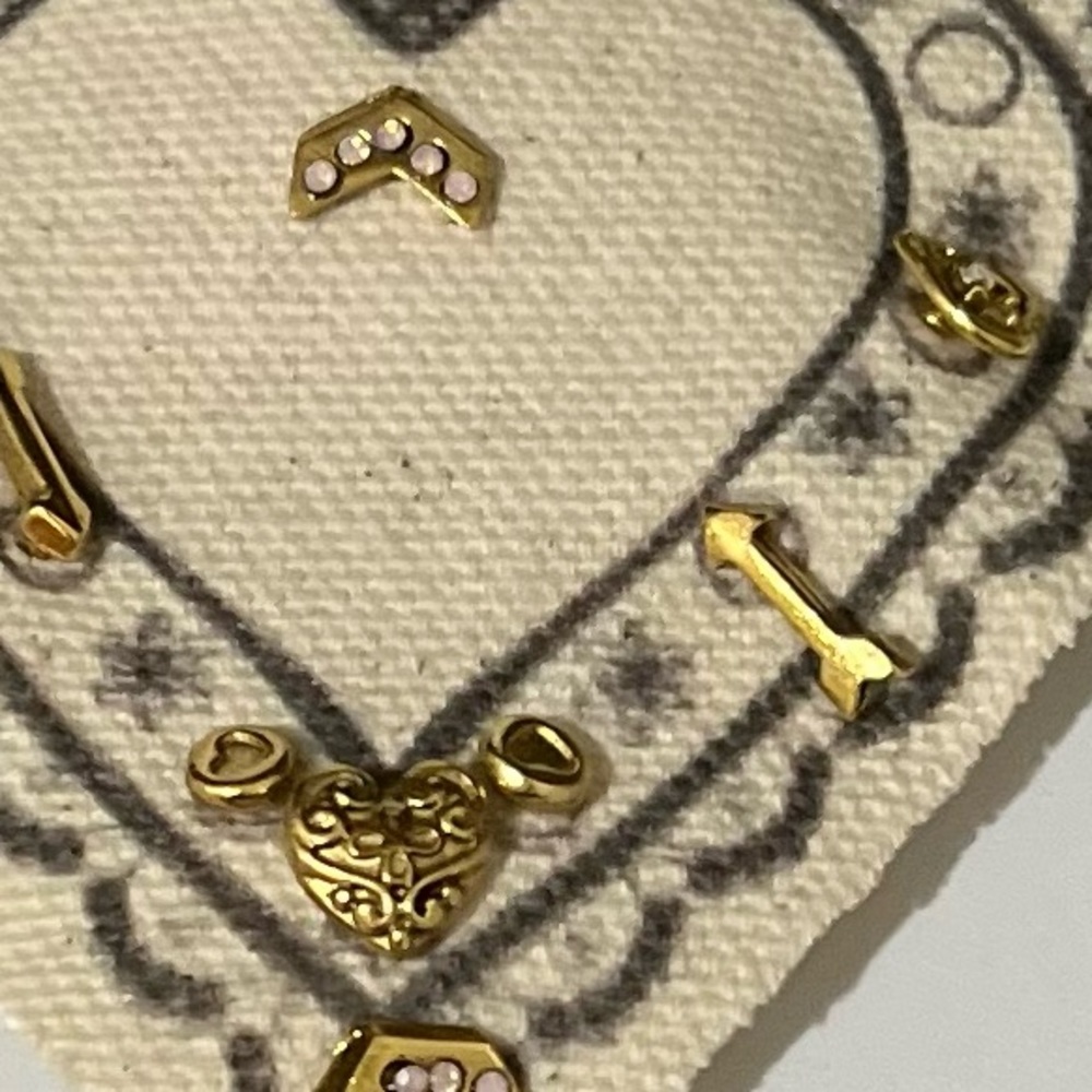 FREE PEOPLE Earrings with Iron on Patch 6 Pairs of post - Picture 8 of 14